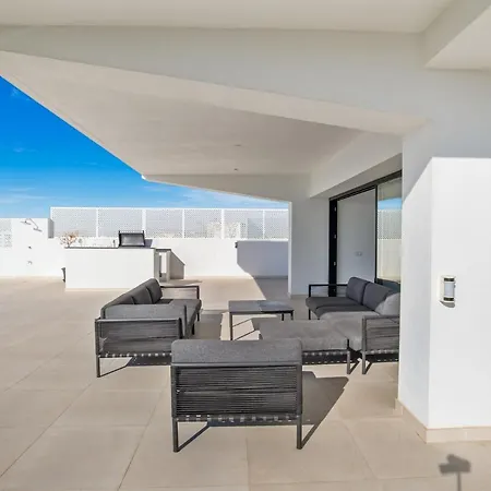 Nirvana - Pool, Jacuzzi, Terrace & Sea View Villa Fuengirola