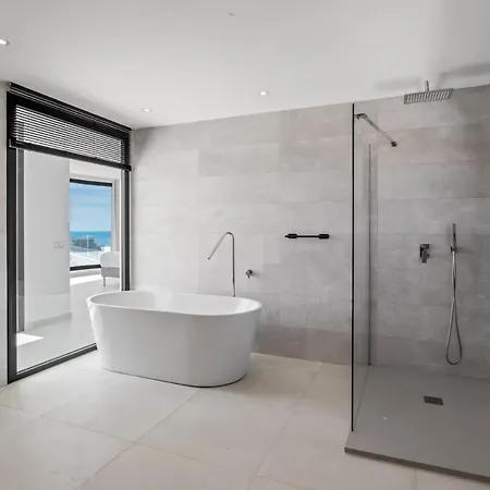 Nirvana - Pool, Jacuzzi, Terrace & Sea View Villa *