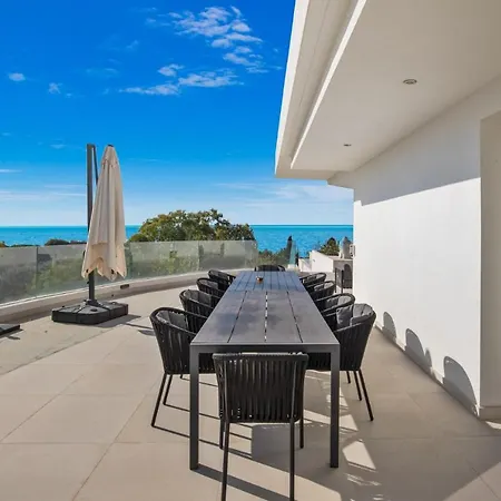 Nirvana - Pool, Jacuzzi, Terrace & Sea View Villa Fuengirola