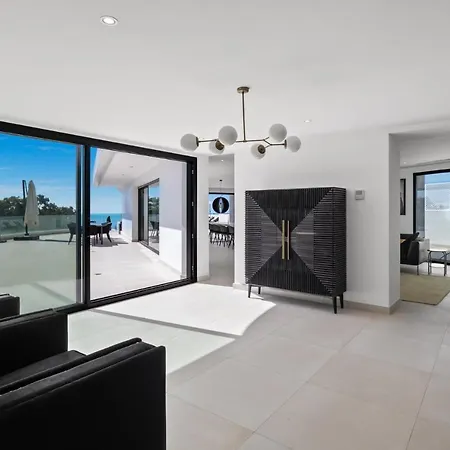Villa Nirvana - Pool, Jacuzzi, Terrace & Sea View *
