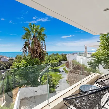 Nirvana - Pool, Jacuzzi, Terrace & Sea View Villa *